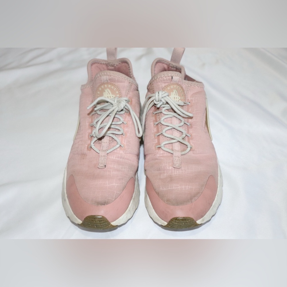Nike Women's Pink Huarache Sneakers